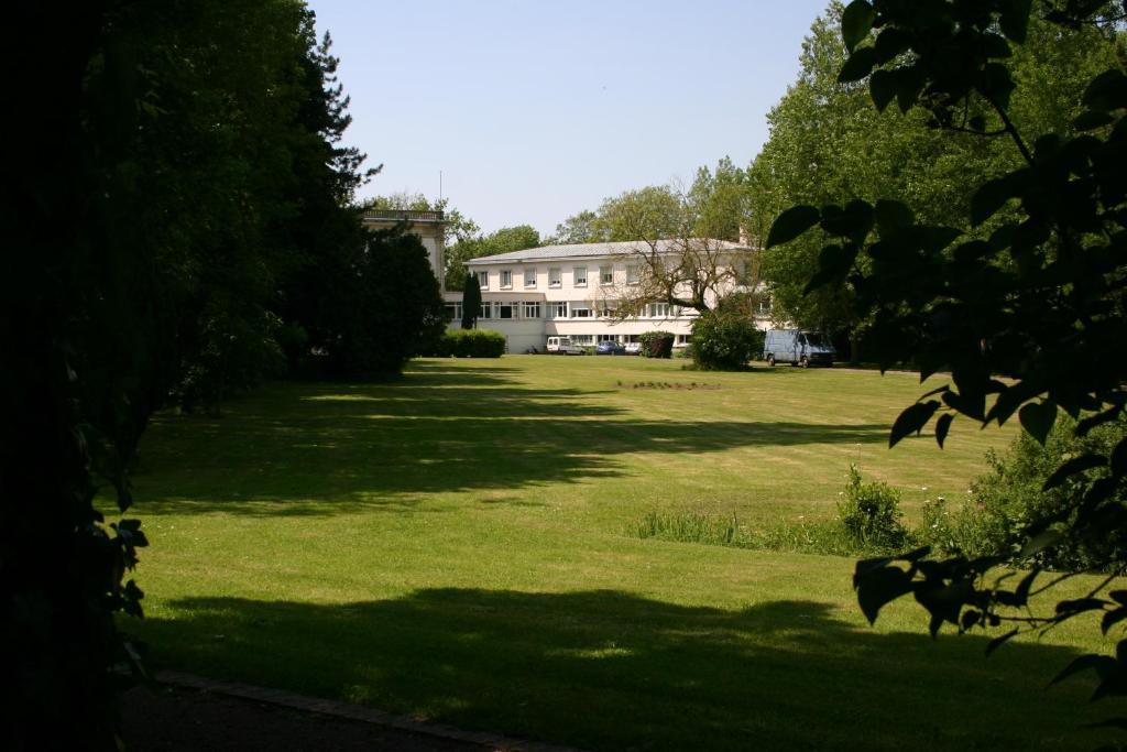 Hostellerie De La Quenoeuille Marquise Exterior foto