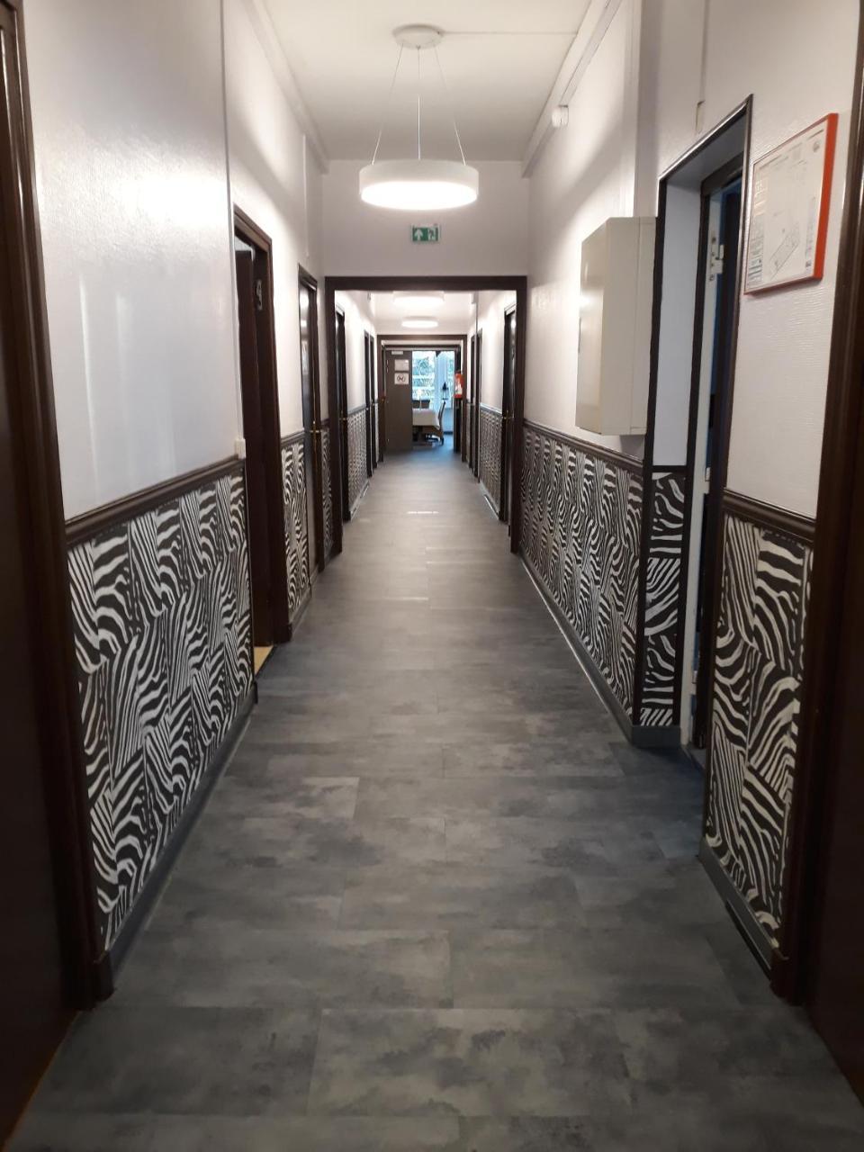 Hostellerie De La Quenoeuille Marquise Exterior foto